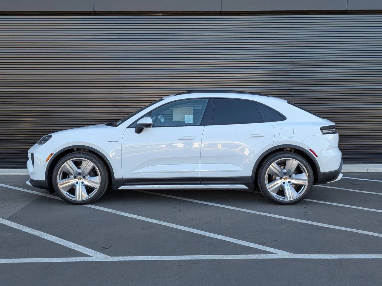 Used 2025 Porsche Macan Base with VIN WP1AD2XA5SL078435 for sale in Thousand Oaks, CA
