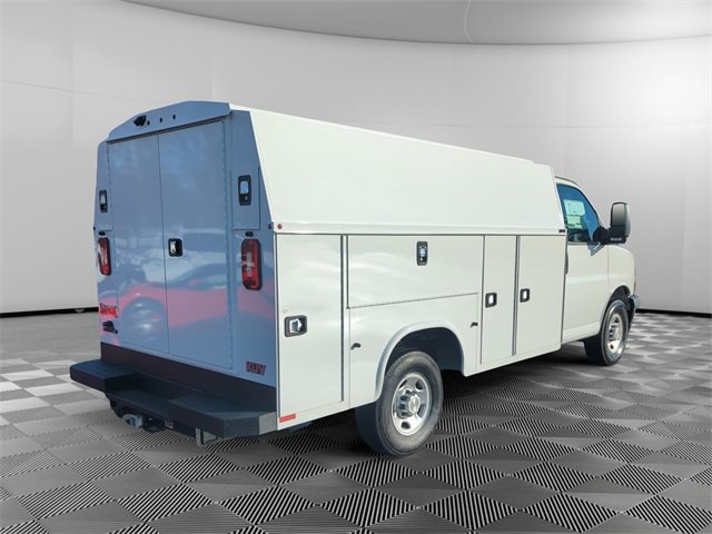 2024 Chevrolet Express Cutaway 3500 photo 4