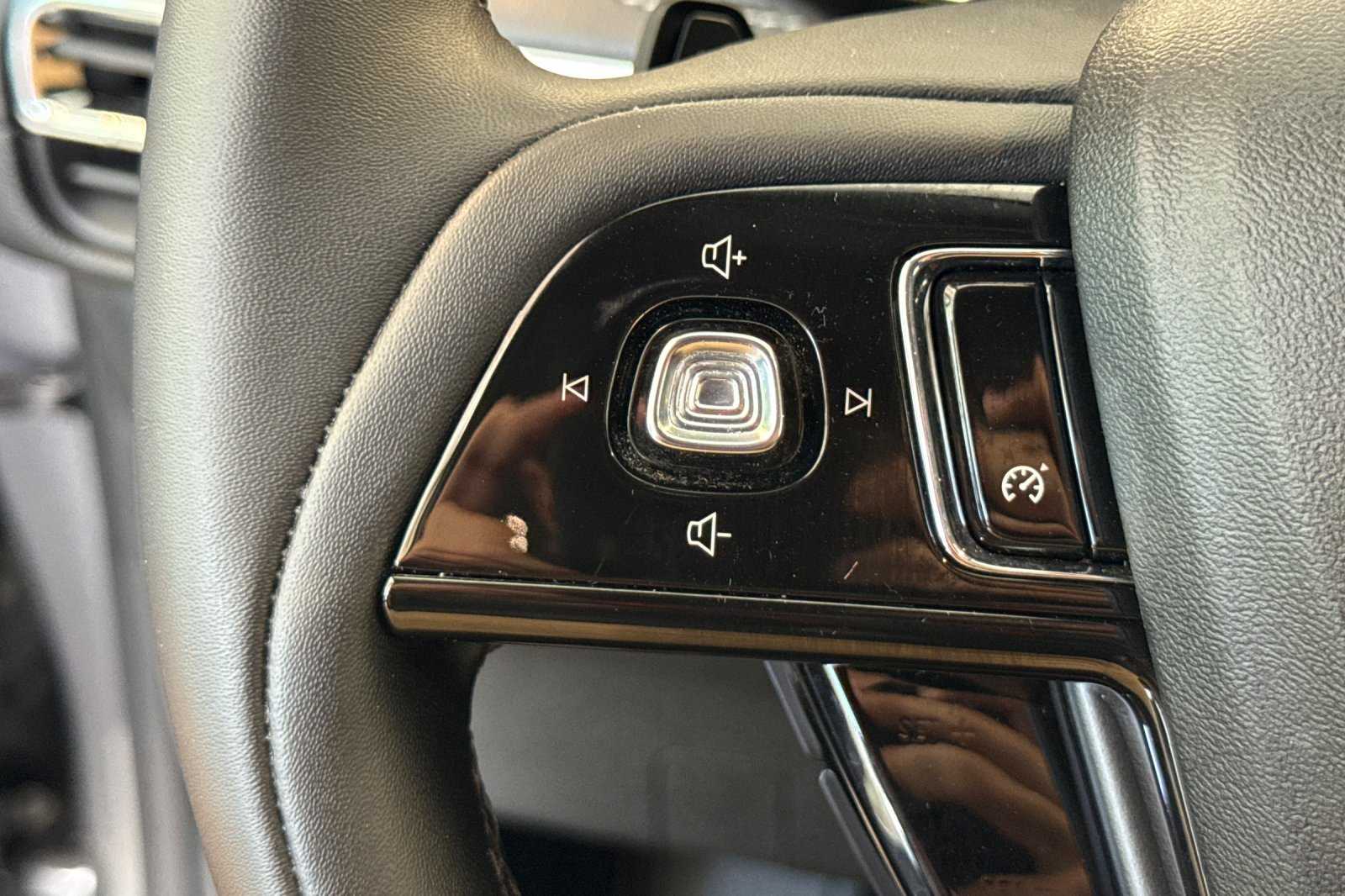 2022 Lincoln Corsair Standard photo 23