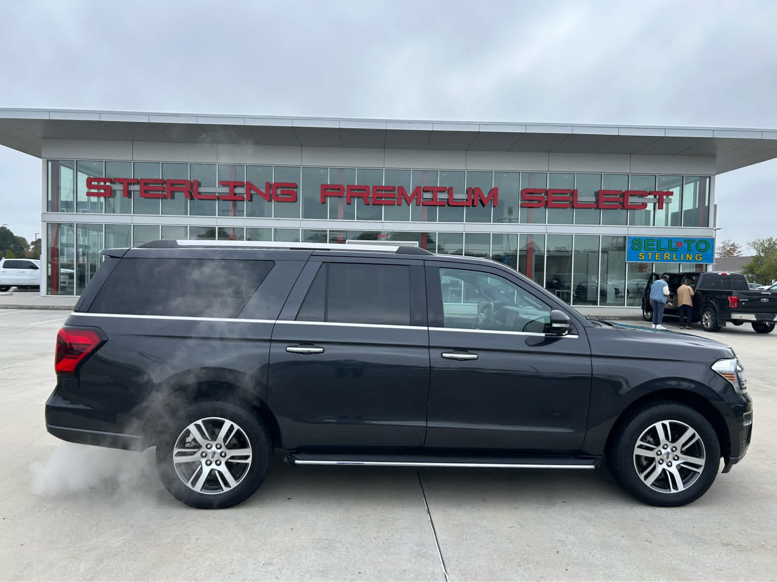 2023 Ford Expedition Limited's photo