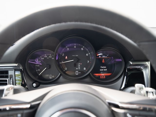 2026 Porsche Macan T photo 21