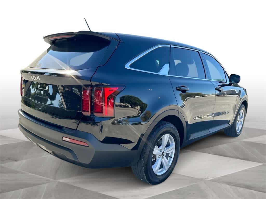 2023 Kia Sorento LX photo 4