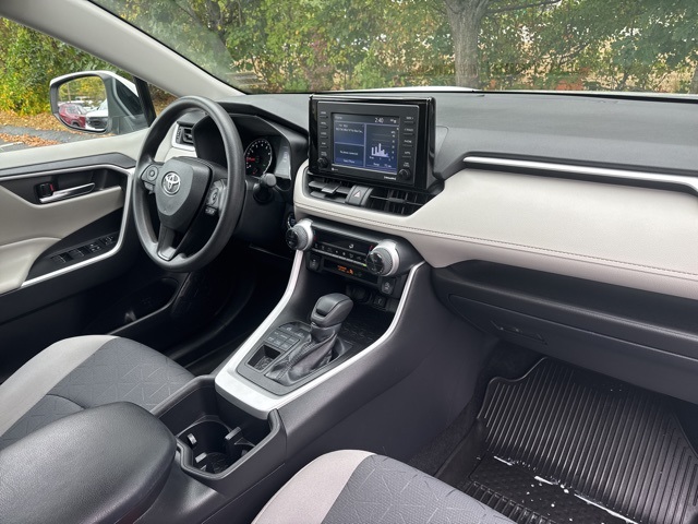 2022 Toyota RAV4 XLE photo 17