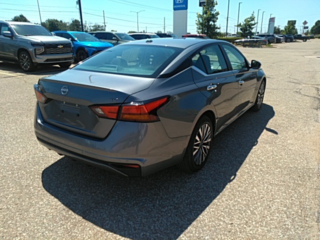 2023 Nissan Altima 2.5 SV photo 14
