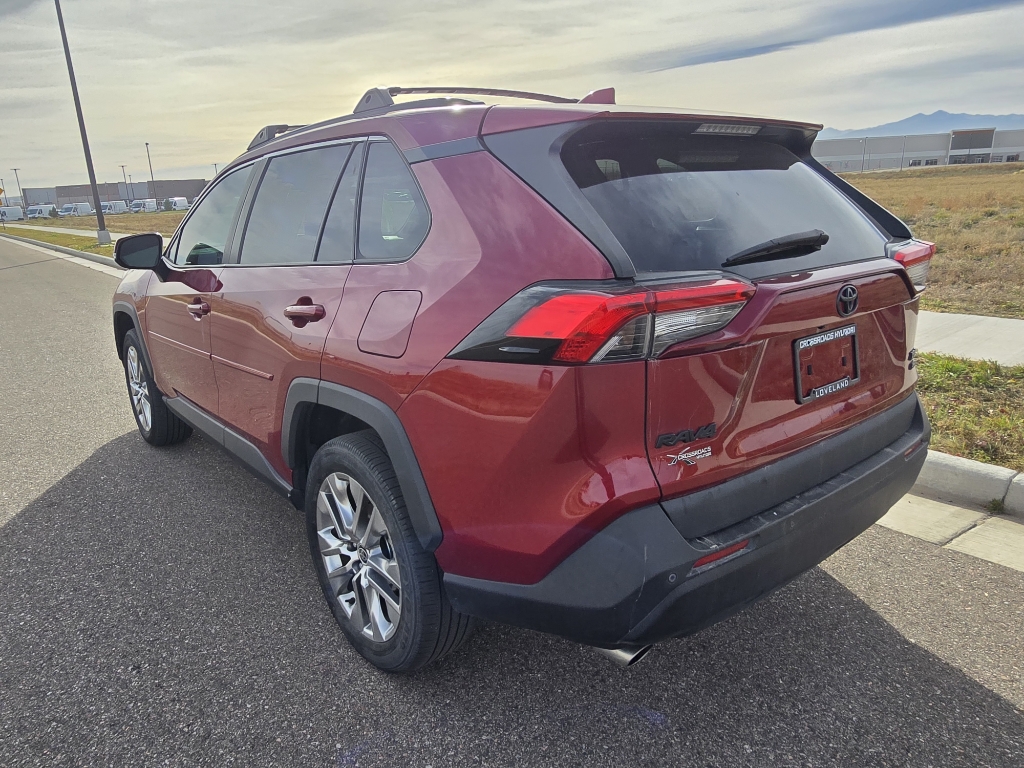 2021 Toyota RAV4 XLE Premium photo 2