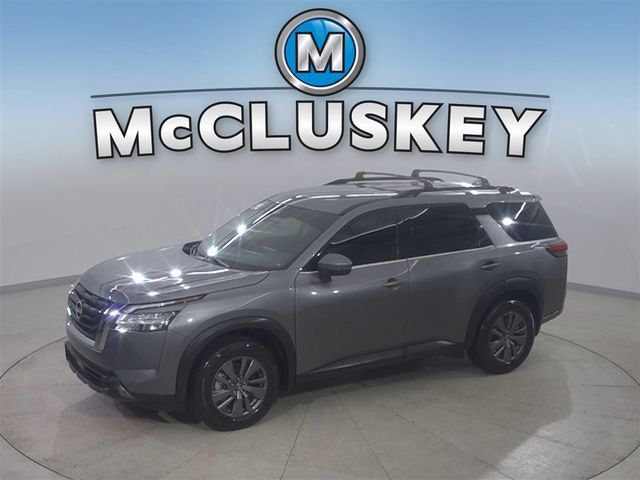 2022 Nissan Pathfinder SV's photo