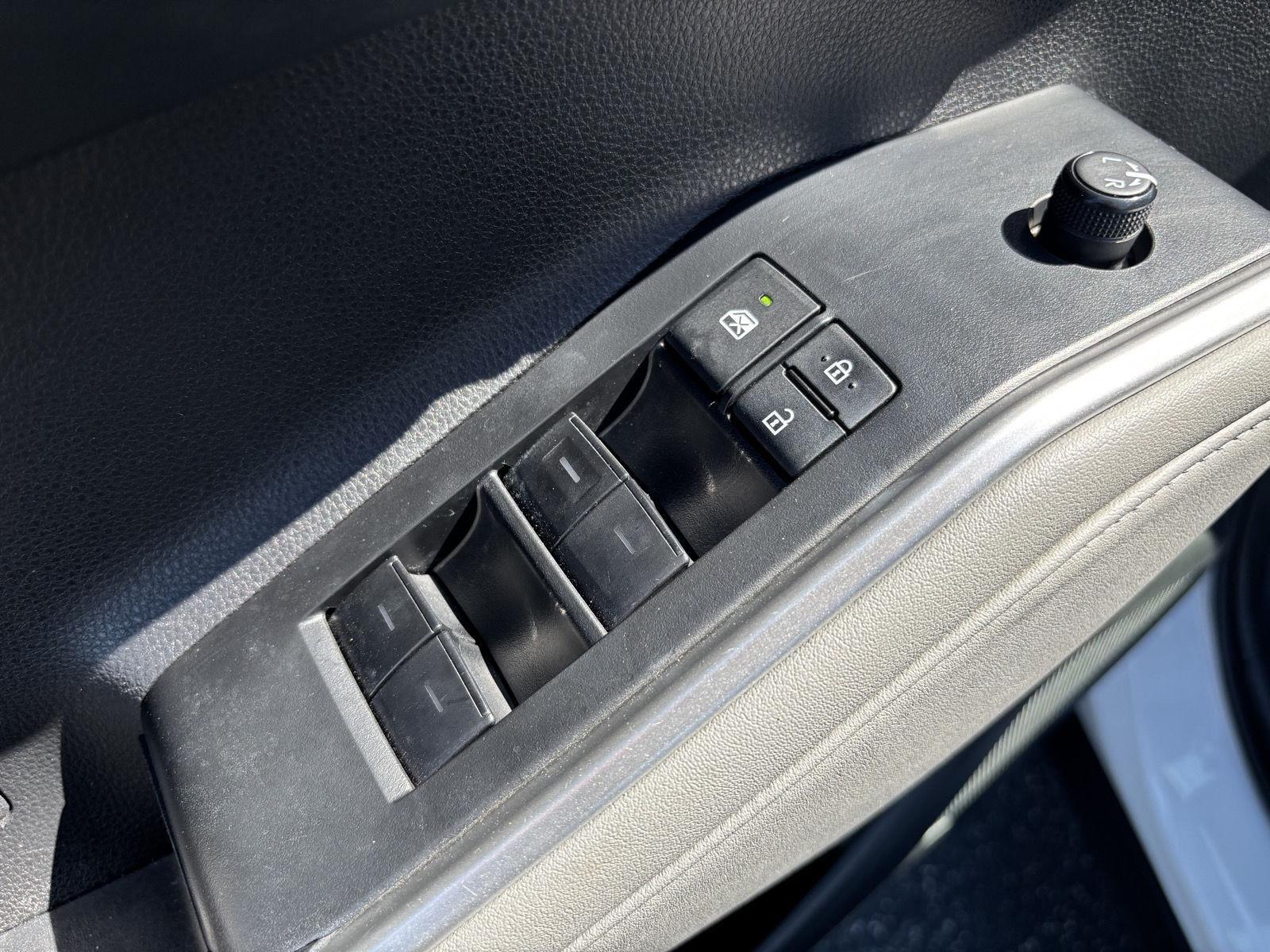 2022 Toyota Highlander Hybrid XLE photo 13