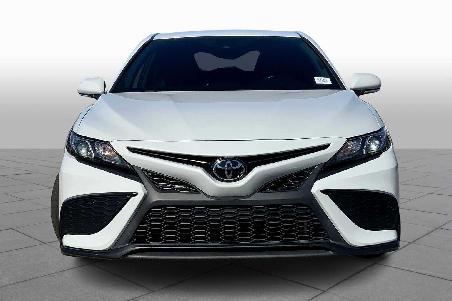 2022 Toyota Camry SE photo 3