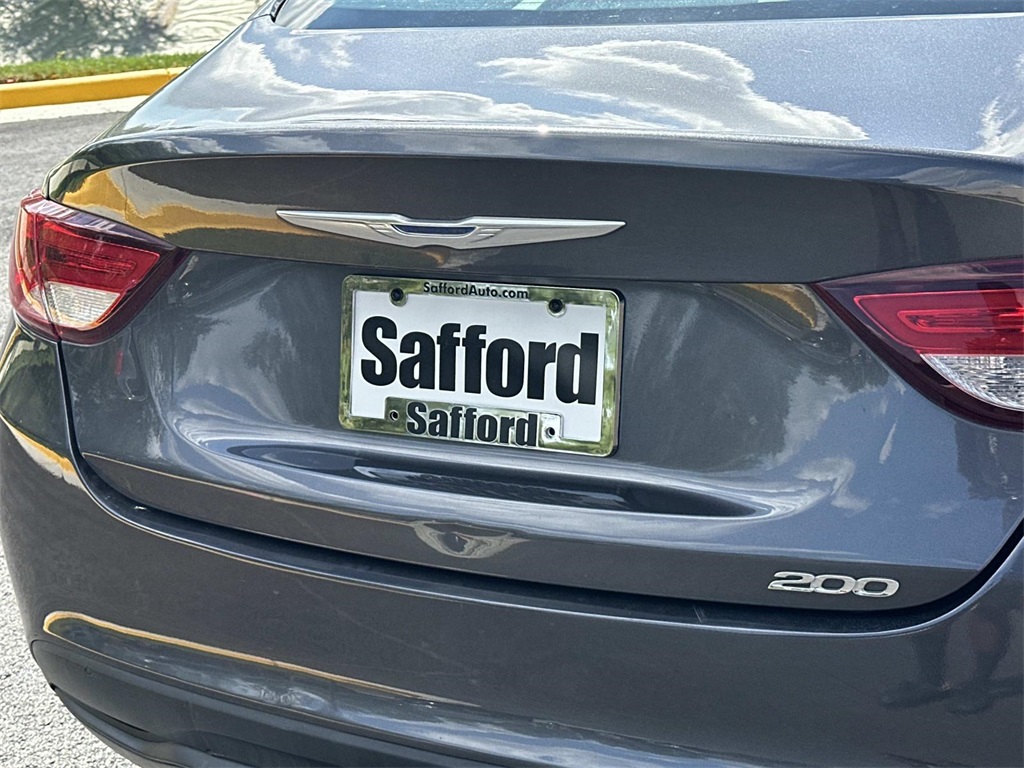 2015 Chrysler 200 LX photo 6