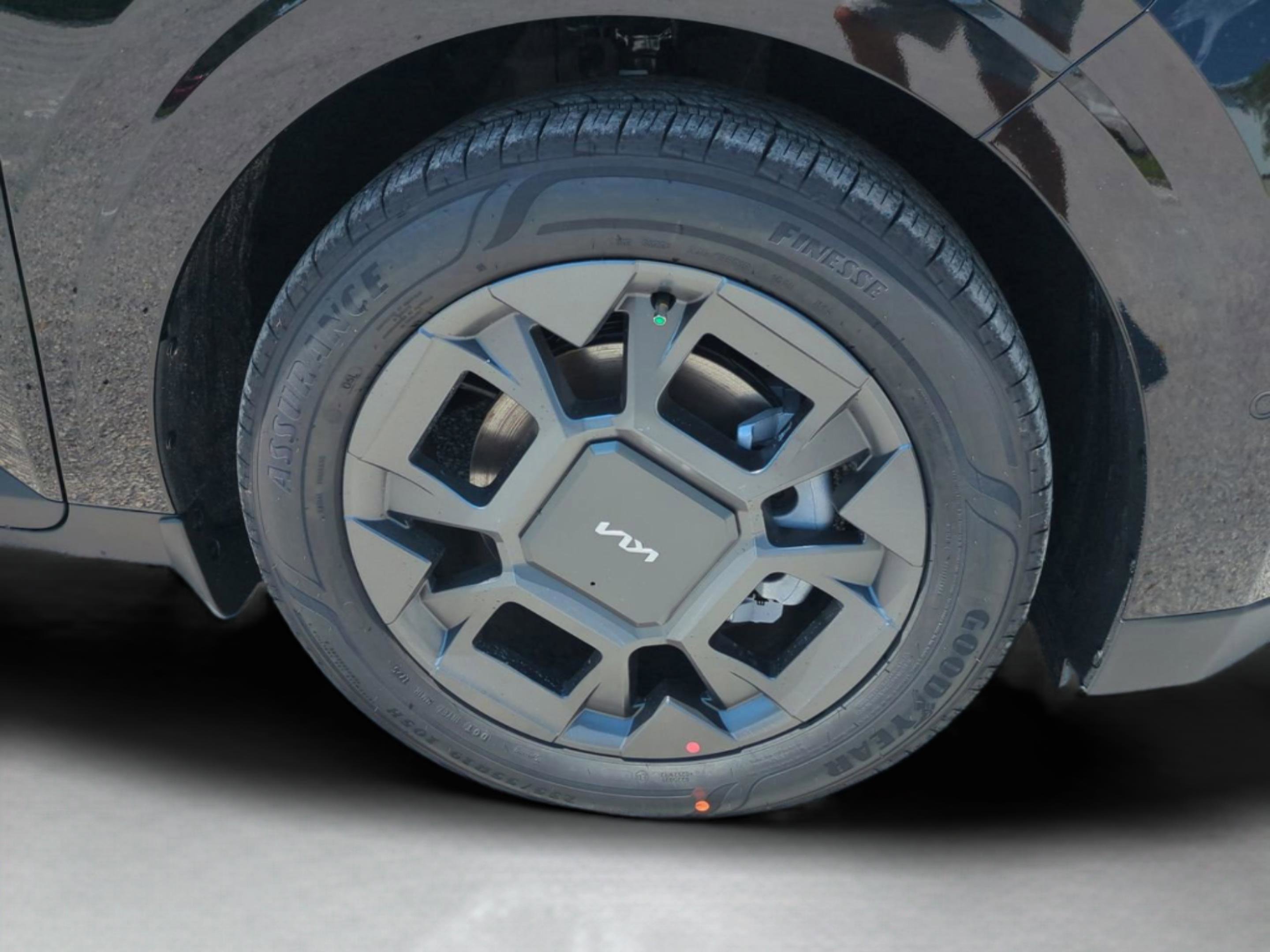 2026 Kia Carnival SX photo 9