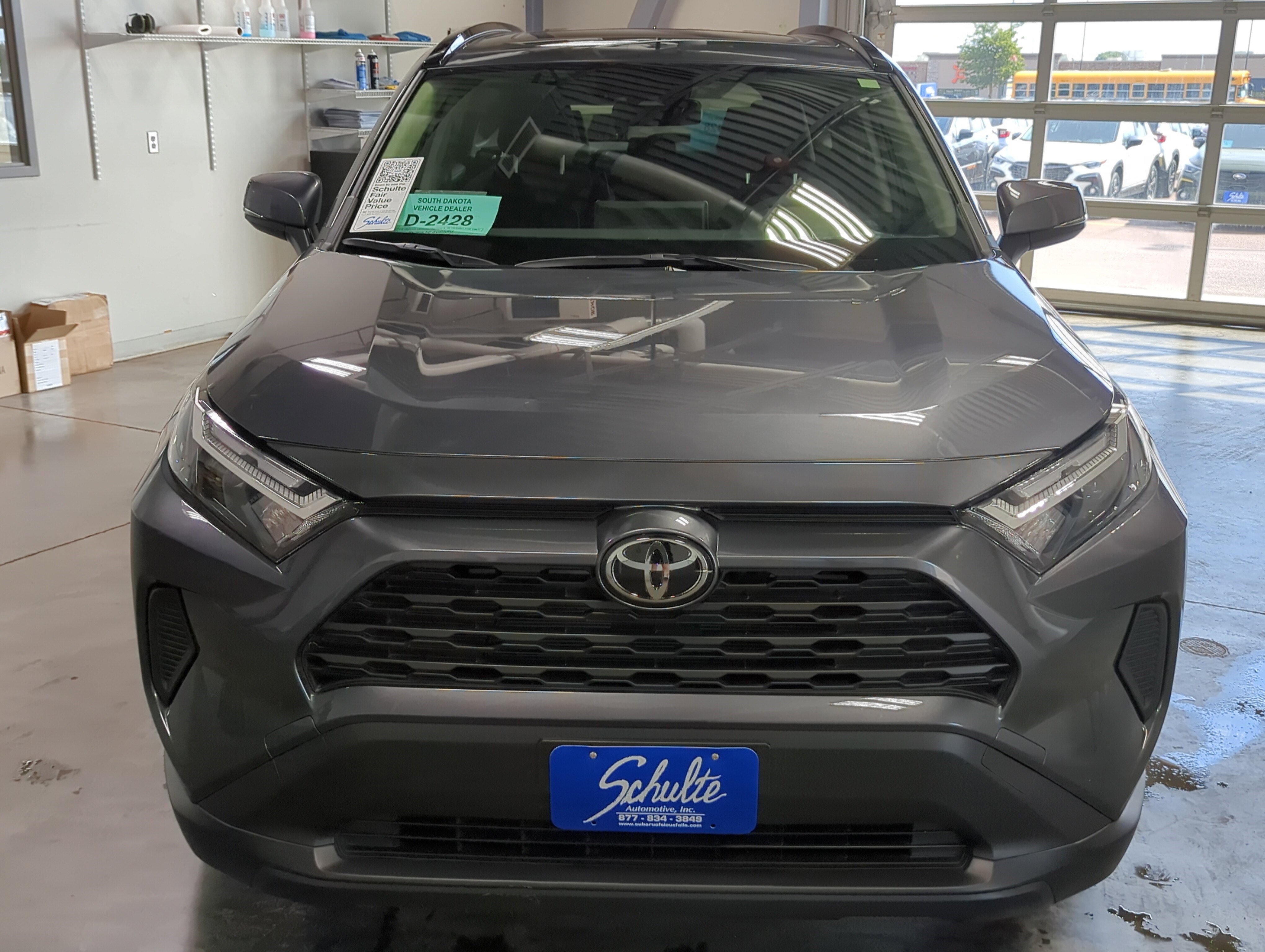 2025 Toyota RAV4 Hybrid XLE photo 18