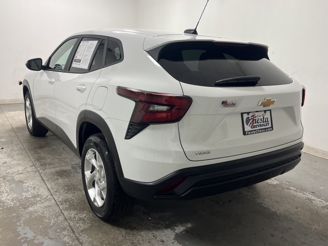 2025 Chevrolet Trax LS photo 7