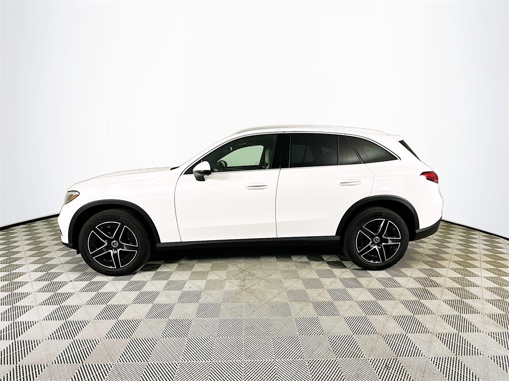 2026 Mercedes Benz GLC 300 4MATIC photo 4