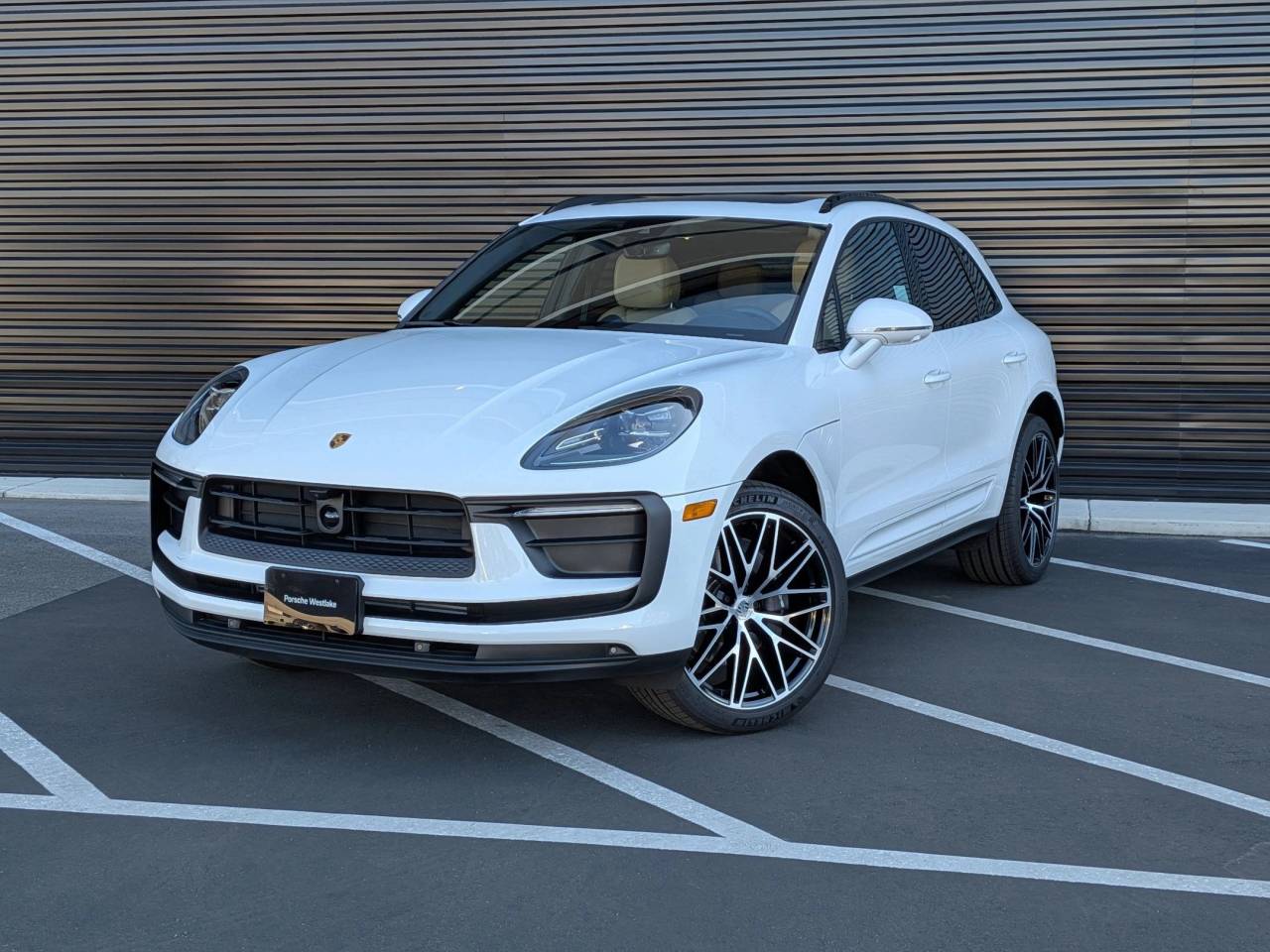 2025 Porsche Macan Base's photo