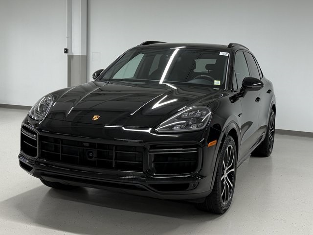 2023 Porsche Cayenne Turbo S E-Hybrid's photo