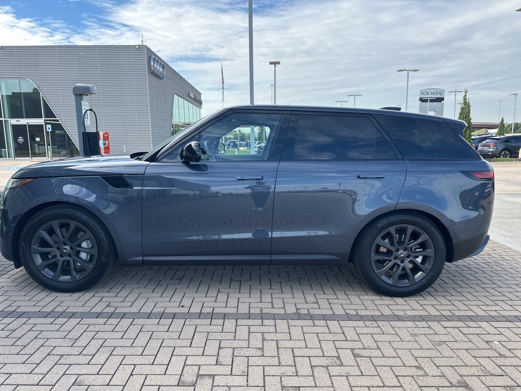 2025 Land Rover Range Rover Sport SE photo 2
