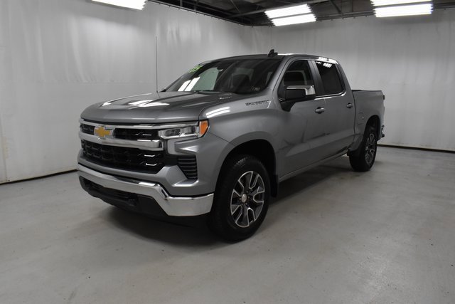 2025 Chevrolet Silverado 1500 LT photo 2