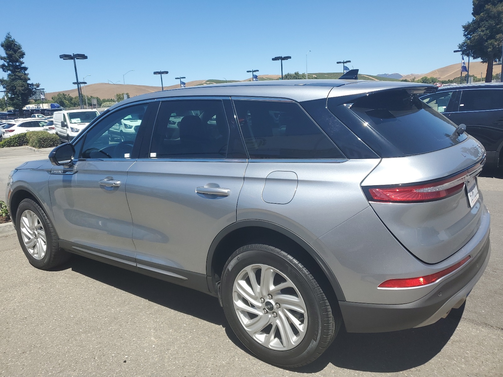 2023 Lincoln Corsair Standard photo 3