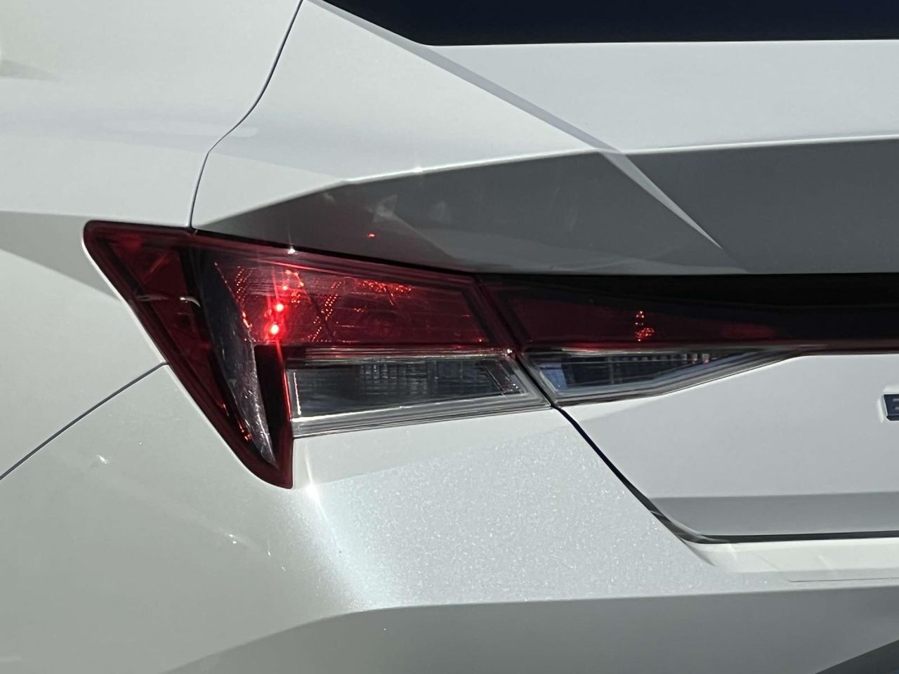2022 Hyundai Elantra SEL photo 8