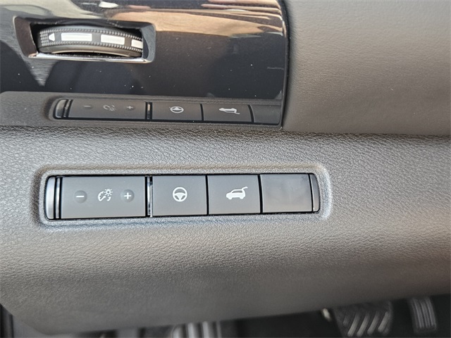 2025 Nissan Pathfinder SV photo 24