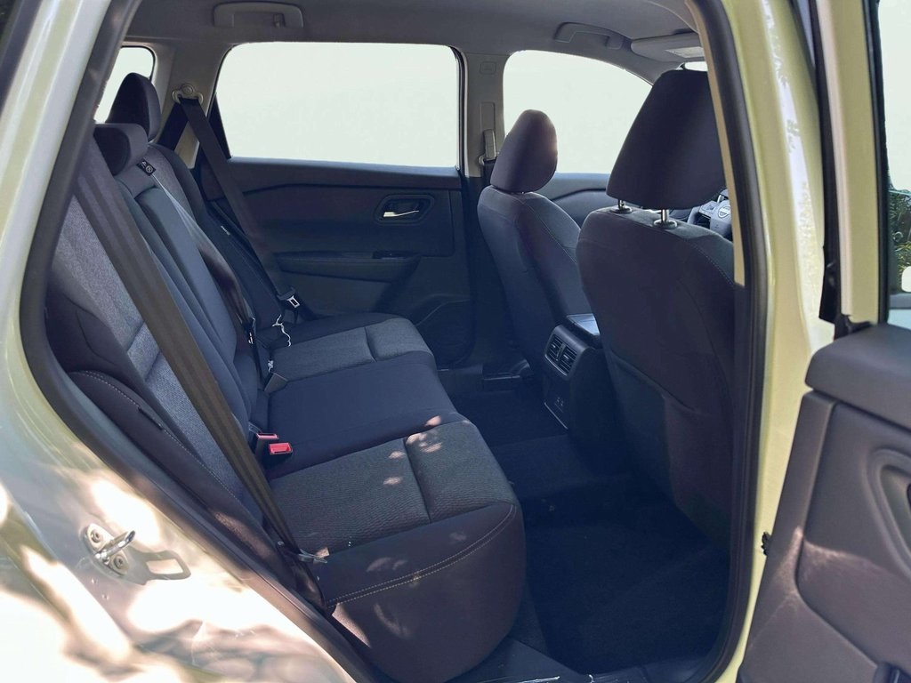 2026 Nissan Rogue SV photo 18