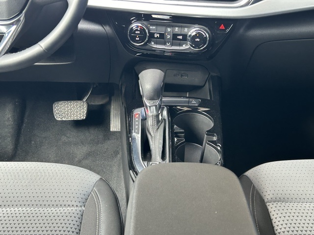 2025 Chevrolet Trax LT photo 13