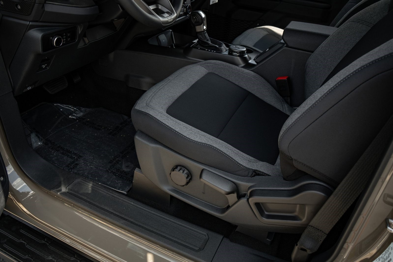 2025 Ford Bronco Base photo 15