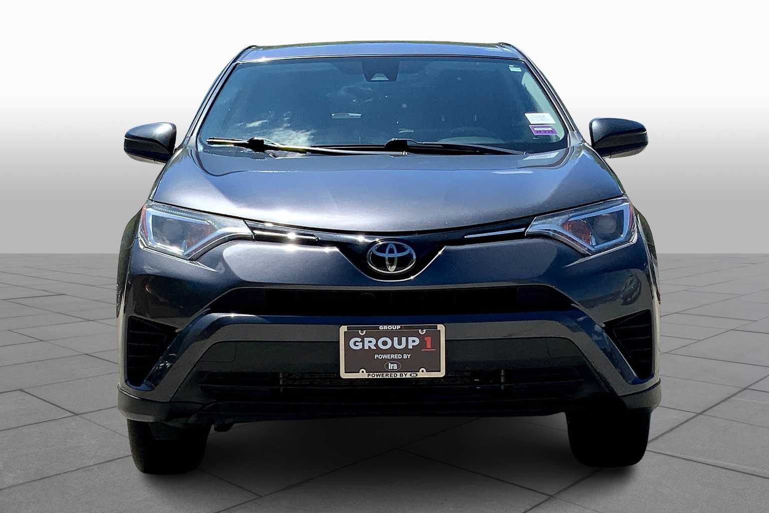 2018 Toyota RAV4 LE photo 3