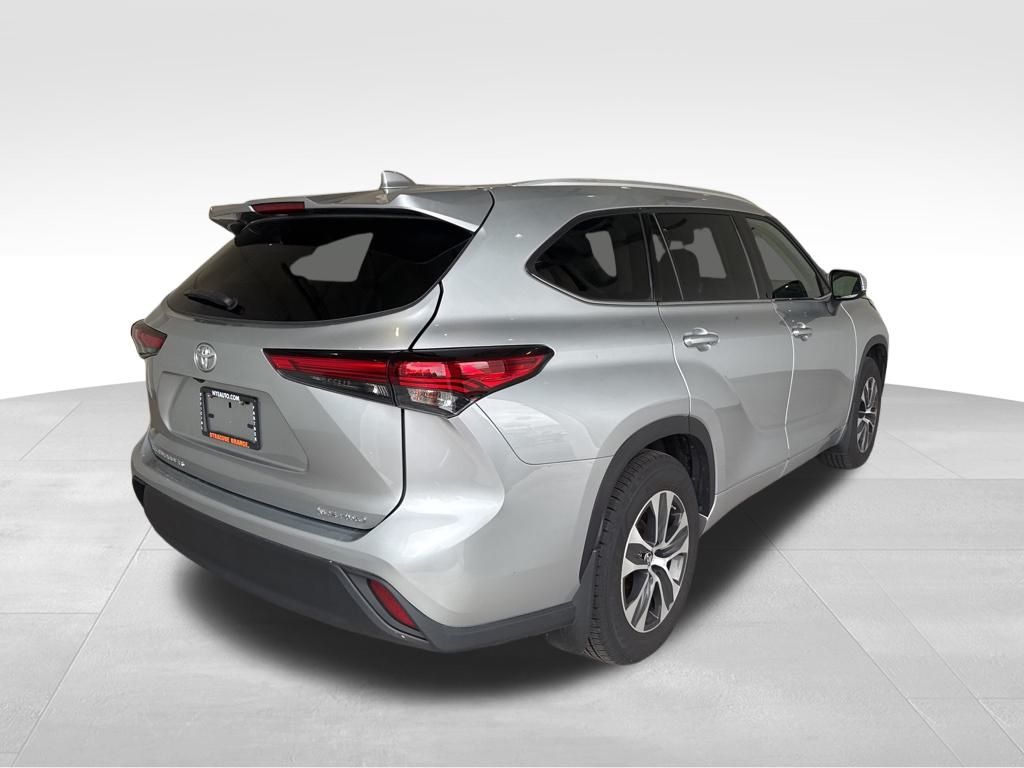 2022 Toyota Highlander XLE photo 3