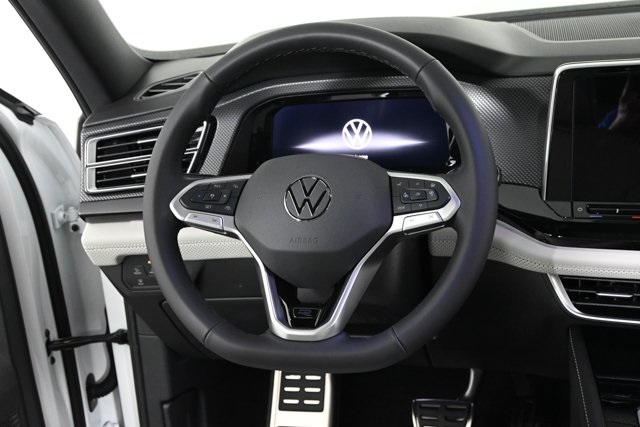 2025 Volkswagen Atlas Cross Sport SEL Premium R-Line photo 2
