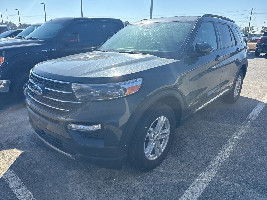 2023 Ford Explorer XLT's photo