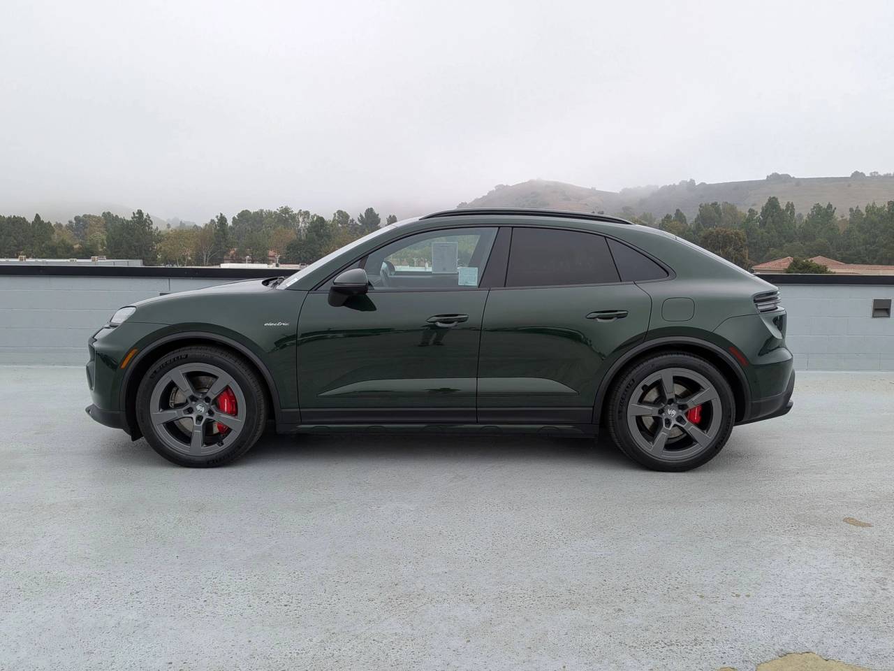 2025 Porsche Macan Electric photo 2