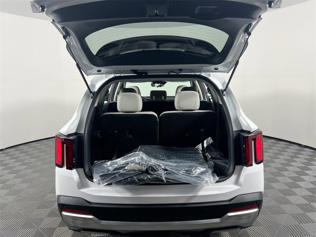 2025 Kia Sorento S photo 29