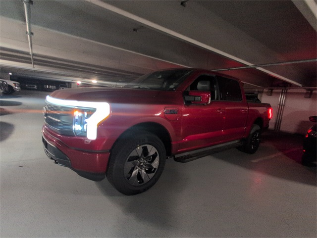2025 Ford F-150 Lightning Lariat photo 3