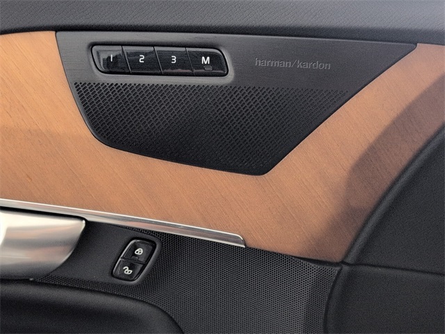 2024 Volvo XC90 Plus photo 29