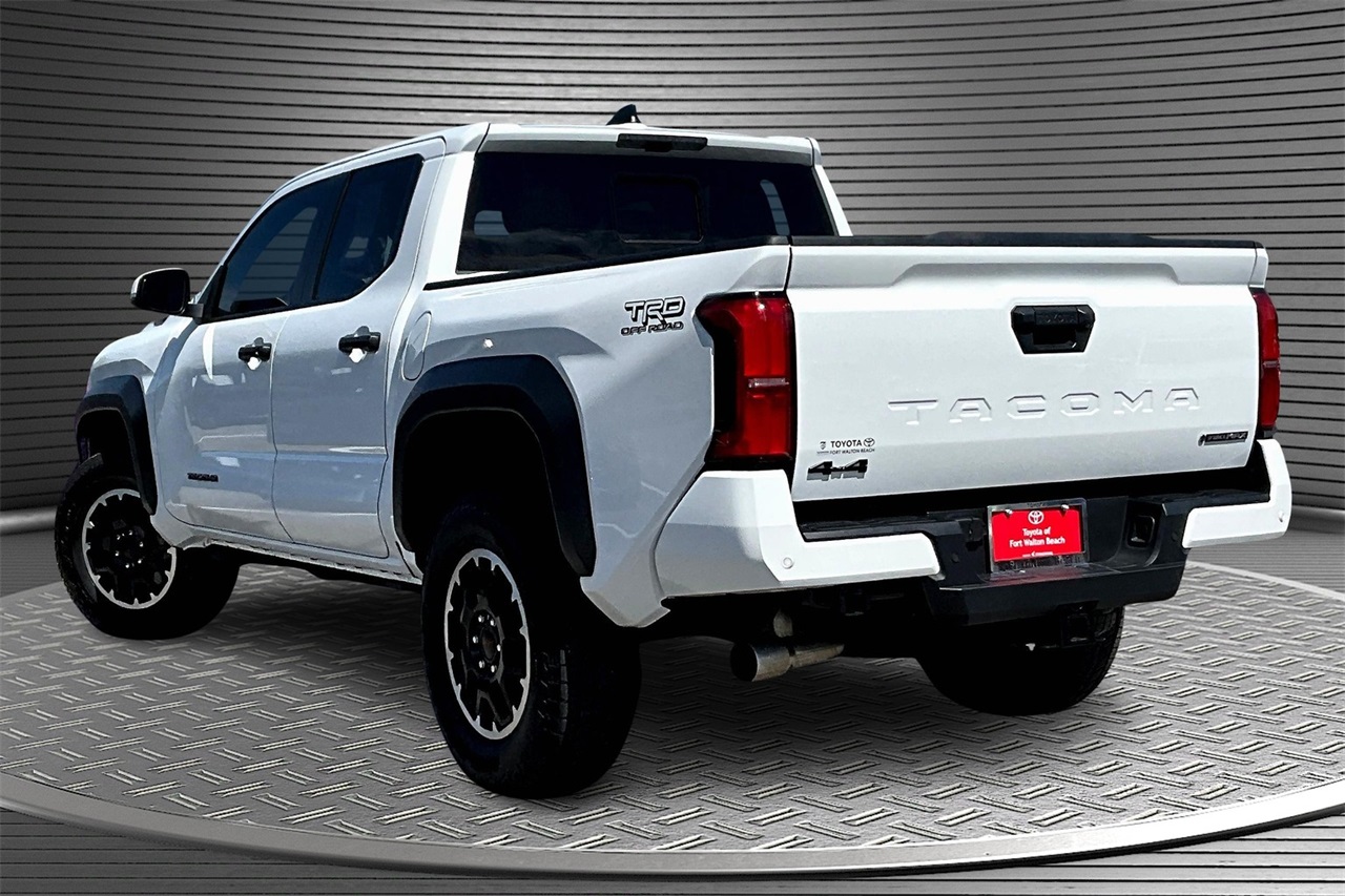 2024 Toyota Tacoma TRD photo 4