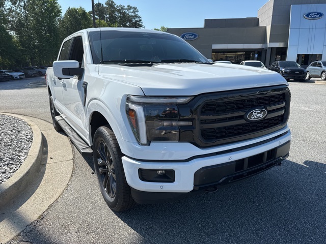 2025 Ford F-150 Lariat photo 3