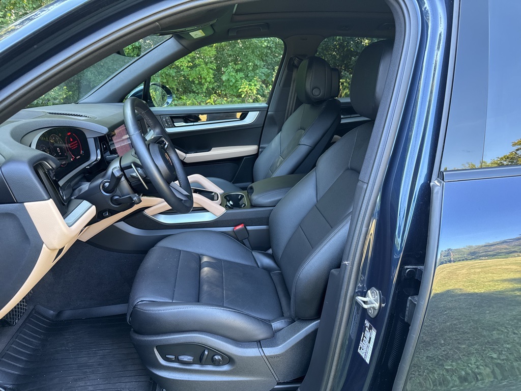 2024 Porsche Cayenne Base photo 13