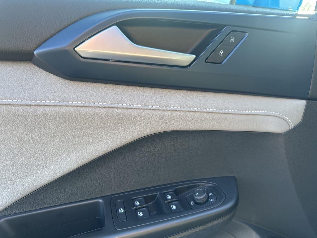 2024 Volkswagen Taos SE photo 6