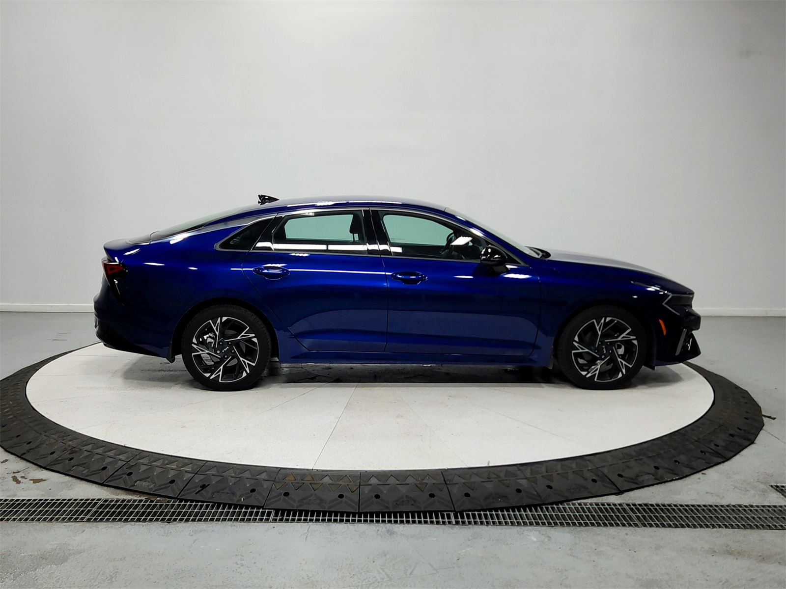 2025 Kia K5 GT-Line photo 8