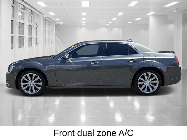 2019 Chrysler 300 Touring photo 4