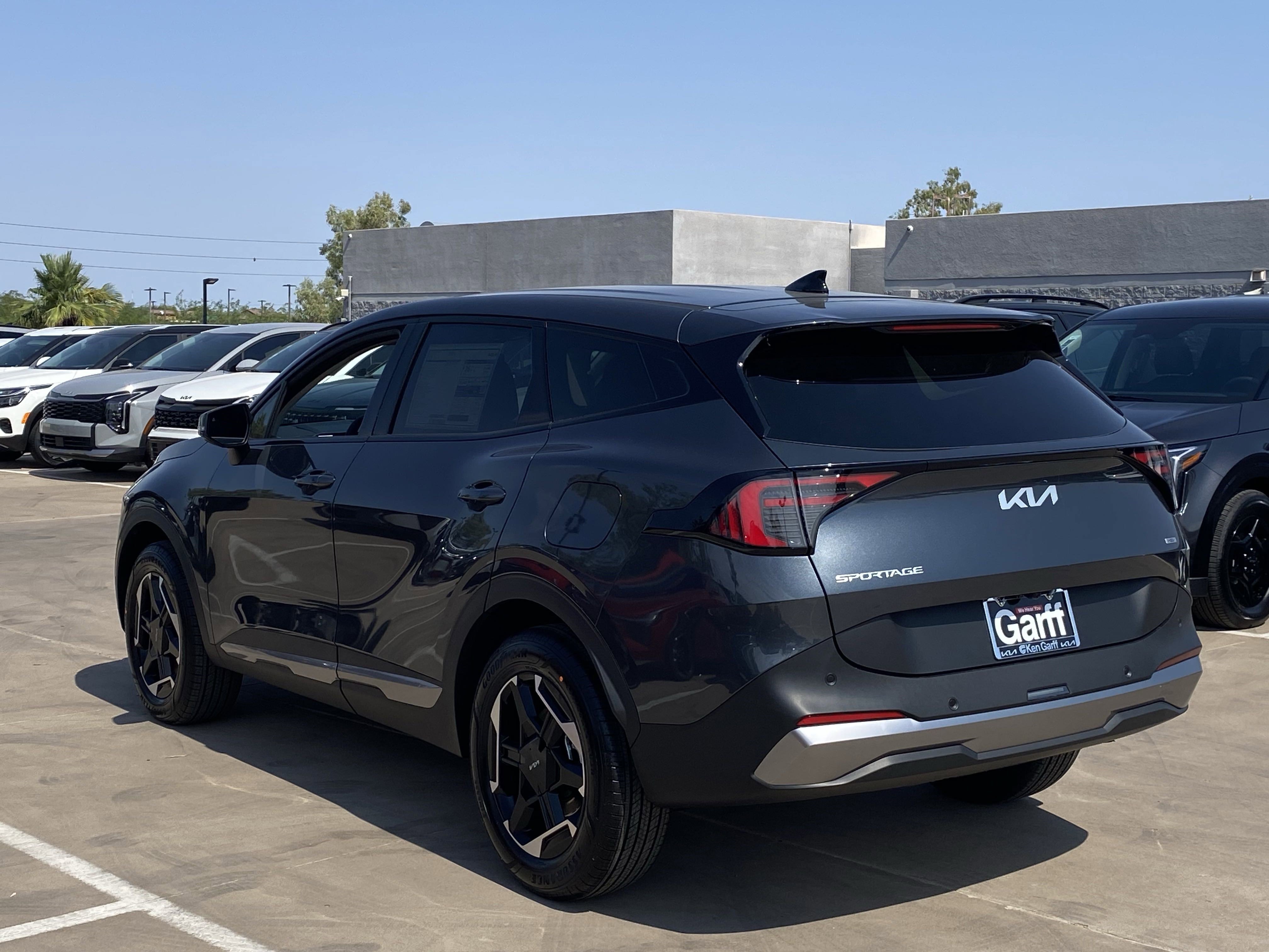 2026 Kia Sportage Hybrid S photo 3