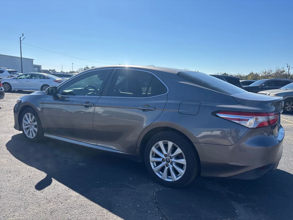 2018 Toyota Camry SE XLE photo 3