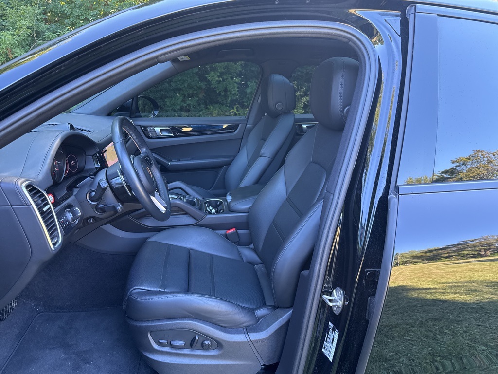 2023 Porsche Cayenne Coupe Platinum Edition photo 14