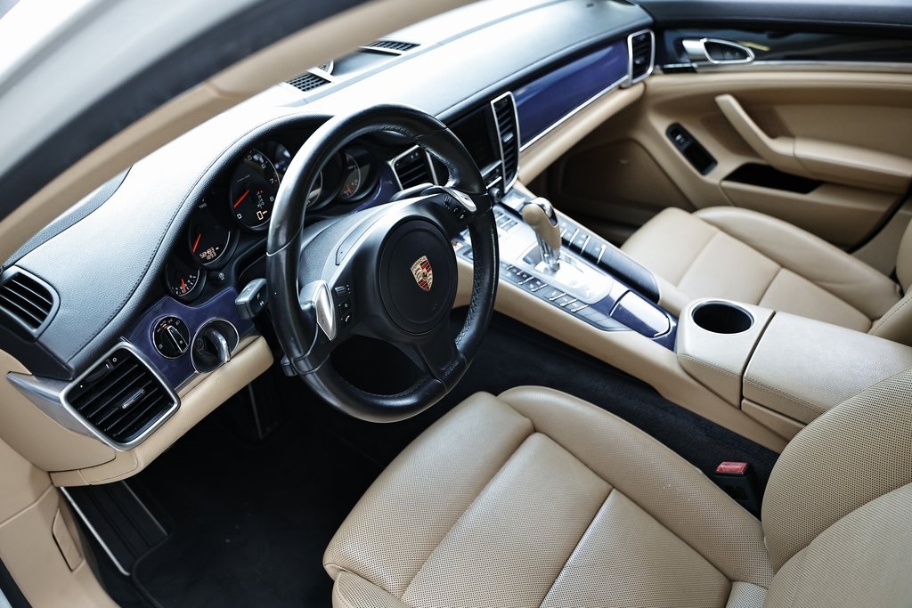2015 Porsche Panamera Base photo 4