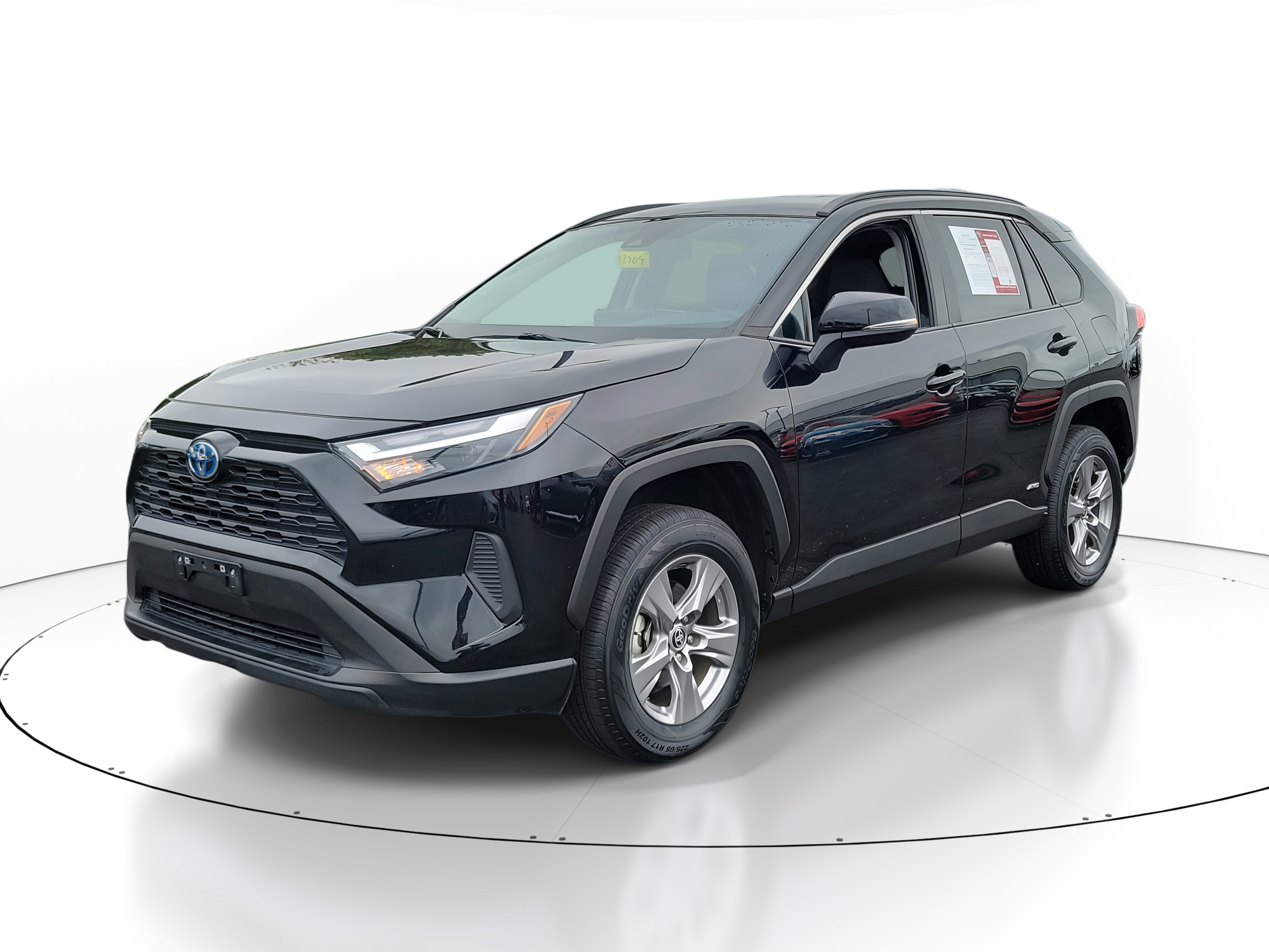 2024 Toyota RAV4 Hybrid XLE photo 2