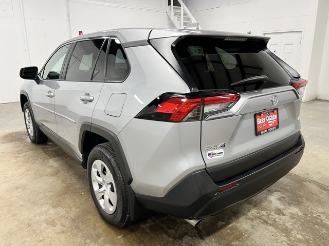 2024 Toyota RAV4 LE photo 3