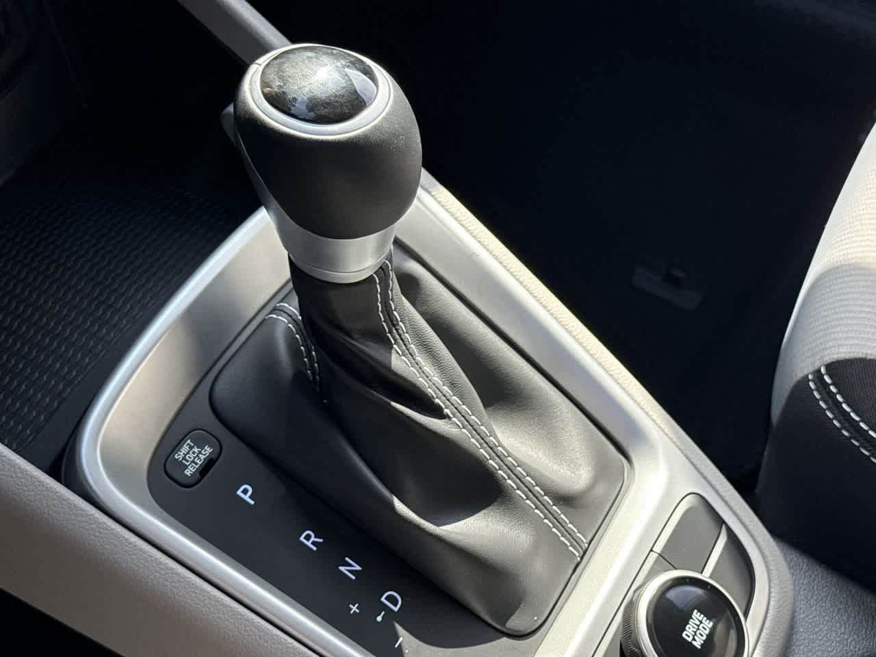 2025 Hyundai Venue SEL photo 19