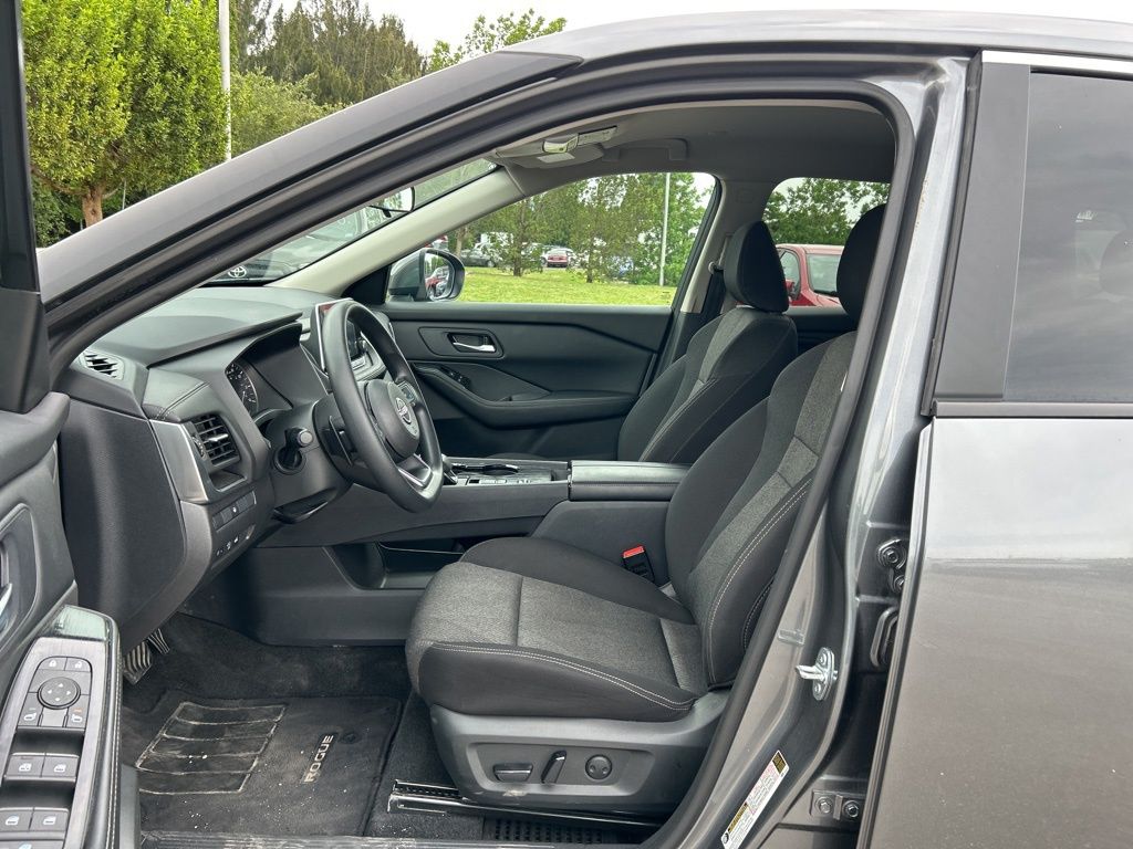 2024 Nissan Rogue SV photo 10