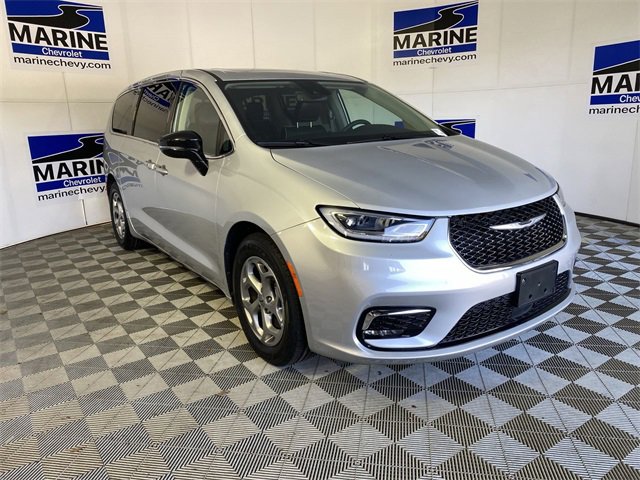 2024 Chrysler Pacifica Limited's photo